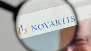 Δίκη για Novartis: Την ενοχή των δύο πρώην προστατευόμενων μαρτύρων ζήτησε η εισαγγελέας