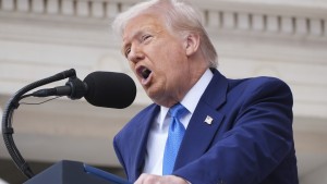 Οργισμένος Ν.Τραμπ για τα Στενά του Ορμούζ: «Το Ιράν να σταματήσει τώρα τα διόδια!»