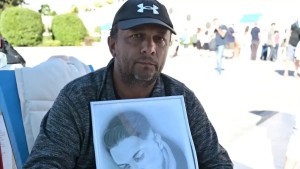 Ξανά στο Σύνταγμα ο Πάνος Ρούτσι – “Σας ζητώ κάθε βράδυ να είμαστε στα ονόματα, γιατί μόνο ενωμένοι θα κερδίσουμε το αυτονόητο”