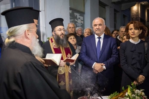 Παρουσία πλήθους κόσμου έγιναν χθες βράδυ στο Μεσολόγγι, τα εγκαίνια του εκλογικού κέντρου του υποψηφίου Δημάρχου Κώστα Λύρου