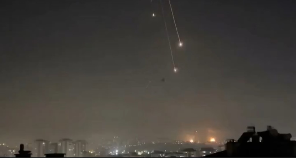 «Ξέμεινε» η αεράμυνα του Ισραήλ από βλήματα: Ότι ρίχνουν οι Ιρανοί φτάνει στο στόχο! (βίντεο)
