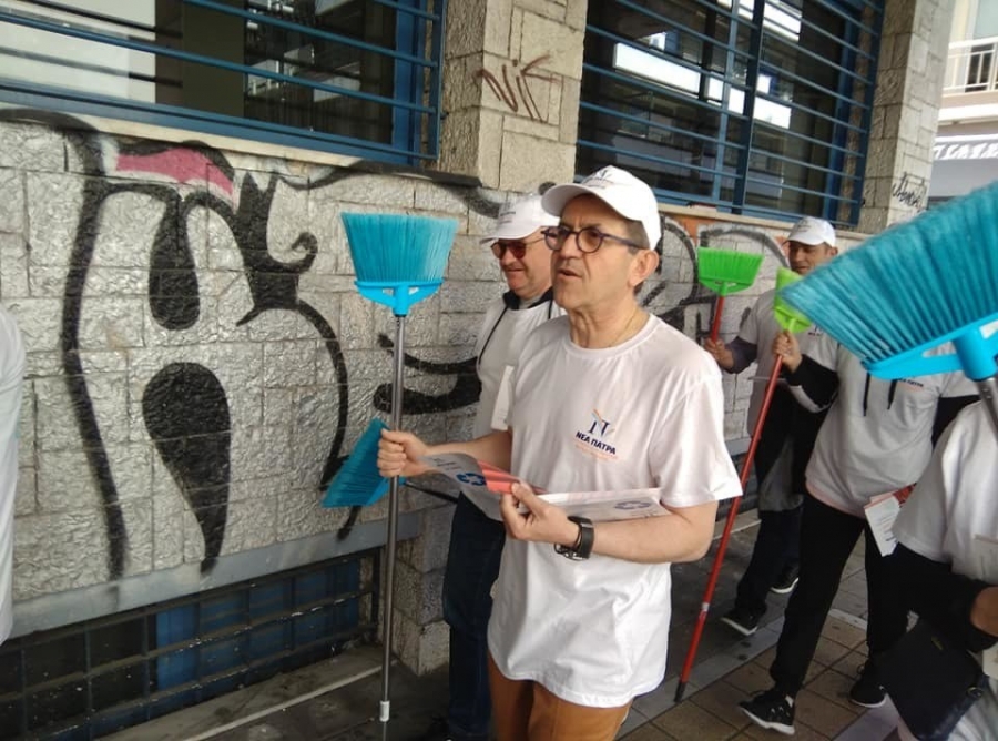 Πήρε σκούπα και φαράσι και ανέλαβε δράση για μια καθαρή Πάτρα! Ισχυρός ο συμβολισμός της πρωτοβουλίας του υποψηφίου δημάρχου Νίκου Νικολόπουλου
