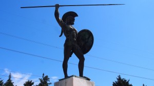 «Οι βάρβαροι, τελικά, πέρασαν»: Δίνουν τις Θερμοπύλες για 99 χρόνια στους δανειστές!