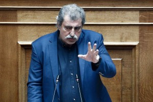 Π.Πολάκης για Γ.Μαζωνάκη: «Το να κάνεις πλασμαφαίρεση σε ιατρείο είναι σαν να κάνεις θυρεοειδεκτομή σε ασανσέρ»