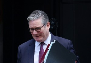 Τριγμοί στη Βρετανία από την υπόθεση Επστάιν: Παραιτήθηκε ο επικεφαλής του επιτελείου του Στάρμερ