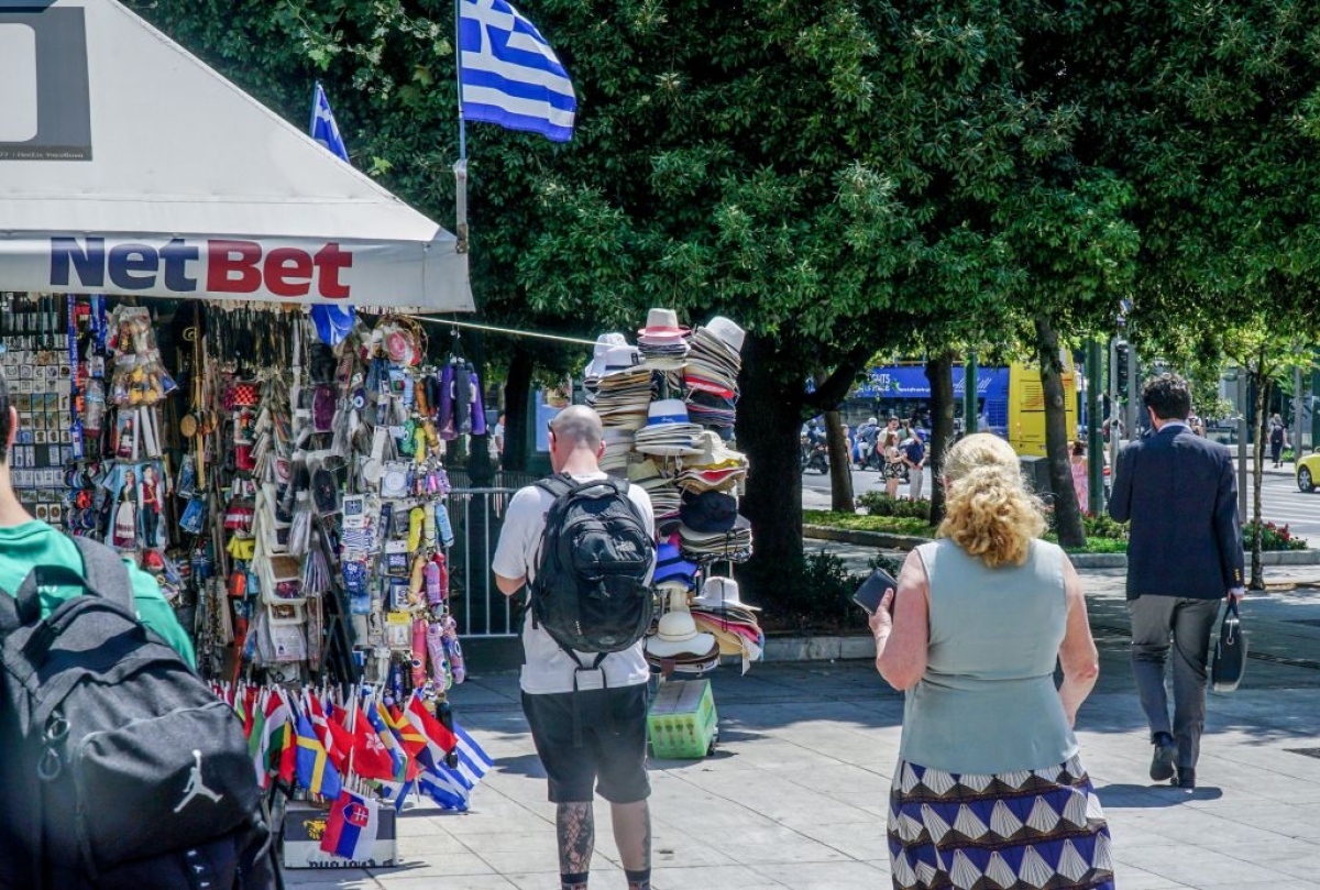 Περιπτεράδες σε Χατζηδάκη: Μας βάλατε μαζί με τα sex shop! Θα μας χρειαστούν τα βοηθήματά τους!