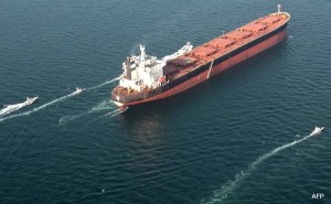 Δύο ινδικά τάνκερ δέχθηκαν καταιγισμό πυρών από τους Φρουρούς της Επανάστασης στα Στενά του Ορμούζ!