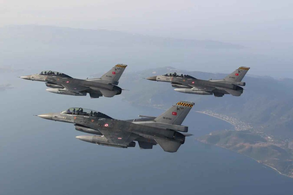 Τουρκικά oπλισμένα μαχητικά πέταξαν πάνω από τη νήσο Ρω και την βραχονησίδα Ζουράφα