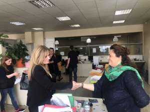 Η Χριστίνα Σταρακά σε δημόσιες υπηρεσίες, τράπεζες και επιχειρήσεις