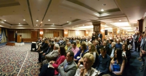 Πλήθος κόσμου στην συγκέντρωση του δημάρχου Θέρμου Σπύρου Κωνσταντάρα στην Αθήνα