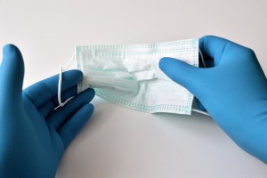 Χημικές «ωρολογιακές βόμβες» οι μάσκες του κορωνοϊού: Πώς προκάλεσαν προβλήματα στην υγεία εκατοντάδων εκατομμυρίων ανθρώπων