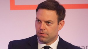 O Κασσελάκης πάει τον Μπέο στα δικαστήρια – «Ο λόγος του υποκινεί μίσος»