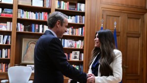 Κίμπερλι Γκίλφοϊλ: Στο Μέγαρο Μαξίμου η πρέσβης των ΗΠΑ για να δει τον Κυριάκο Μητσοτάκη