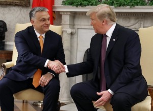 Στη δημοσιότητα το χειρόγραφο σημείωμα του Ν.Τραμπ προς τον Β.Όρμπαν: «Είμαι πολύ θυμωμένος με ό,τι έγινε» (φωτο)