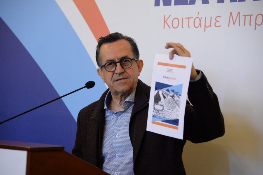 Ο Νίκος Νικολόπουλος σημειώνει οτι κανείς δεν ξέρει ακόμα πως και πότε θα φτάσει το τρένο στο νέο λιμάνι