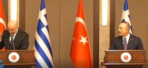 Δείτε βίντεο: Ο καυγάς Δένδια – Τσαβούσογλου μπροστά στις κάμερες