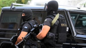 Κρήτη: Ξαφνικά συλλήψεις στρατιωτικών, αστυνομικών και ιδιωτών – 48 συνολικά άτομα – Κρύπτες οπλισμού