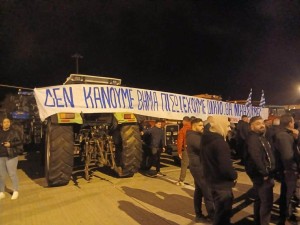 Σε 48ωρο αποκλεισμό οι αγρότες – Ζητούν διάλογο με Μητσοτάκη και «κόβουν» τη χώρα στα δύο