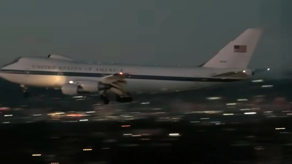 Ανησυχία προκάλεσε η πτήση του «Αεροπλάνου της Αποκάλυψης»: «Φούντωσαν» τα σενάρια πυρηνικού ολέθρου (βίντεο)