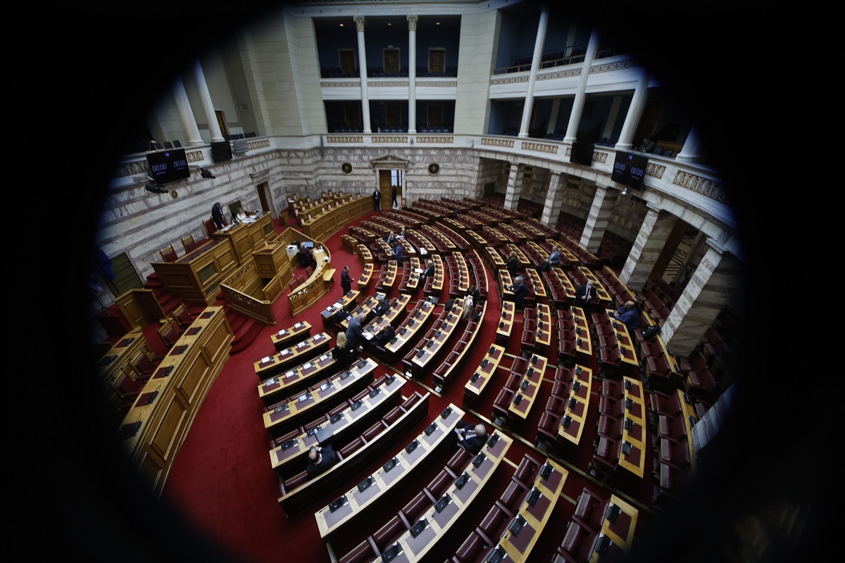Στη Βουλή για συζήτηση και ψήφιση το ν/σ για την αντιμετώπιση της οπαδικής βίας