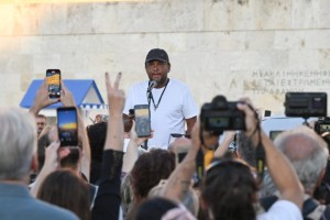 Τέμπη: Ο Πάνος Ρούτσι συνεχίζει την απεργία πείνας στο Σύνταγμα – «Καρφιά» στον Δούκα