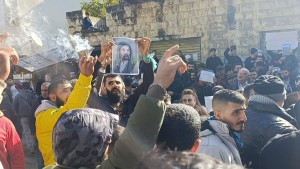 «Βράζει» η Συρία: Μάχες στην Ταρτούς – Καίνε τουρκικές σημαίες στην Λαττάκεια – Έτοιμοι για επέμβαση οι Ρώσοι!