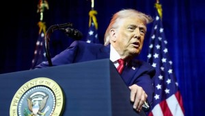 Αυστηρό μήνυμα Ν.Τραμπ: «Το Ιράν ξεπερνά την κόκκινη γραμμή – Αν κτυπήσει βάσεις μας θα κτυπήσουμε σκληρότερα»