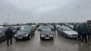 Μαζί με τους αγρότες και οι ιδιοκτήτες γραφείων τελετών: Πήγαν με τις νεκροφόρες στο μπλόκο των Μαλγάρων