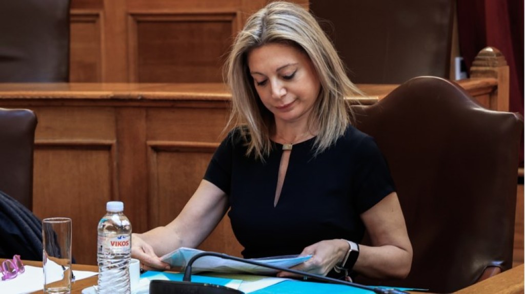 Καρυστιανού: Ο Φαραντούρης δεν θα είναι στο κόμμα, ποιους άλλους «κόβει» – Ο πιο στενός συνεργάτης της