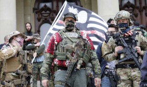 ΗΠΑ: Στοιχηματίζουν αν θα ξεσπάσει εμφύλιος πριν το τέλος του έτους ή αν ο Τ.Ρόμπινσον έδρασε μόνος του ή όχι