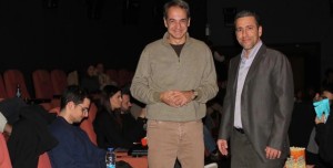 Ο Κυριάκος Μητσοτάκης πήγε να δει τον «Καποδίστρια» του Σμαραγδή – Παρέα με τον γιο του