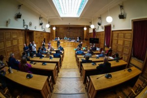 Η πλειοψηφία της ΝΔ στην Εξεταστική Επιτροπή αρνήθηκε την κλήτευση του «φραπέ» Γ.Ξυλούρη και της Κ.Σεμερτζίδου