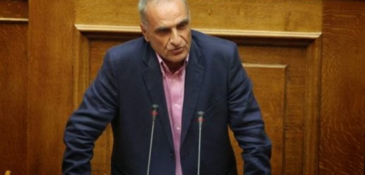Γ. Βαρεμένος για την επιτάχυνση των εμβολιασμών: Ενίσχυση των δομών και «κόψτε το κεφάλι σας»