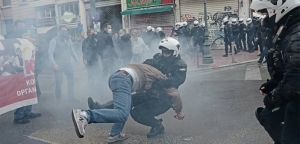 Επεισόδια στην Πανεπιστημίου με μέλη του ΚΚΕ