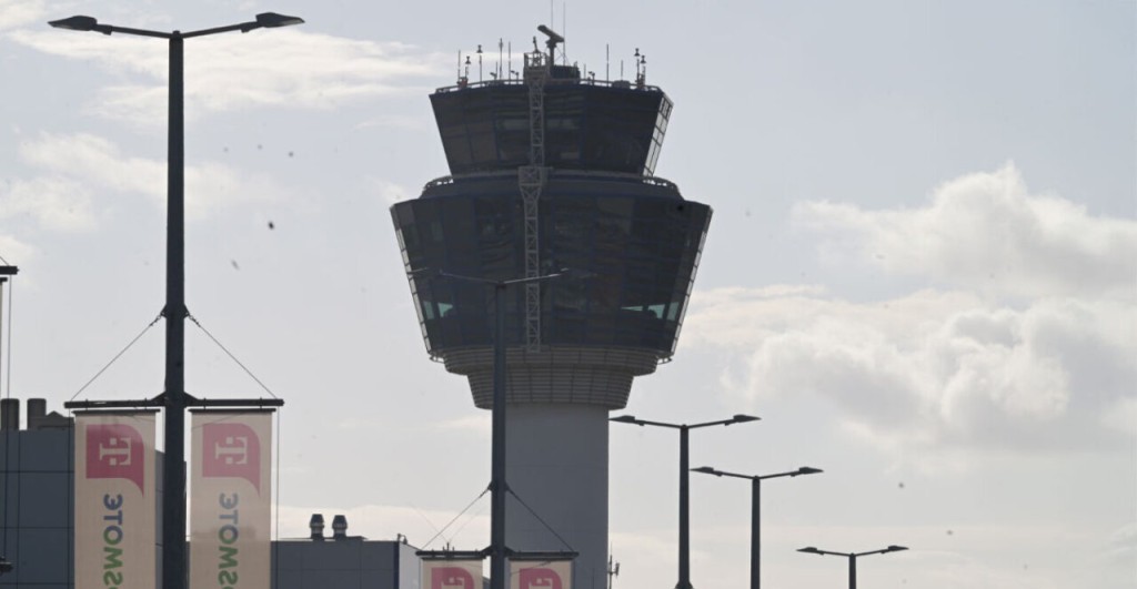 Εισαγγελική έρευνα για το μπλακάουτ στο FIR Αθηνών που προκάλεσε το χάος στα αεροδρόμια