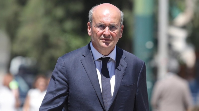 Χατζηδάκης για Άγνωστο Στρατιώτη: «Αδιανόητο να γίνονται εκεί εκδηλώσεις διαμαρτυρίας»