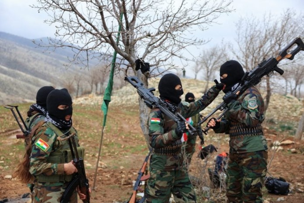 LIVE – Ιράν: Χτύπημα σε αμερικανικό τάνκερ, drones στο Αζερμπαϊτζάν – Κούρδοι σχεδιάζουν χερσαία επέμβαση κατά του καθεστώτος με στήριξη από CIA και Μοσάντ