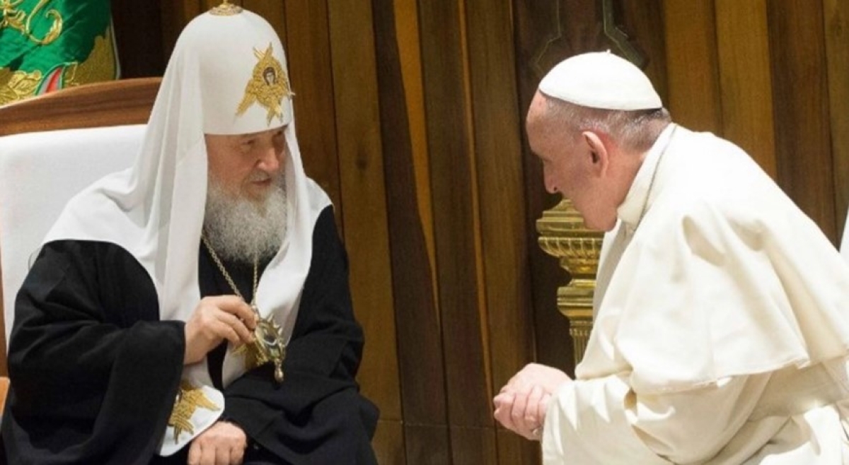 Ρωσία: «Σχίσμα» του Πάπα με τη Μόσχα – Αποκάλεσε τον Κύριλλο «παπαδοπαίδι του Πούτιν»