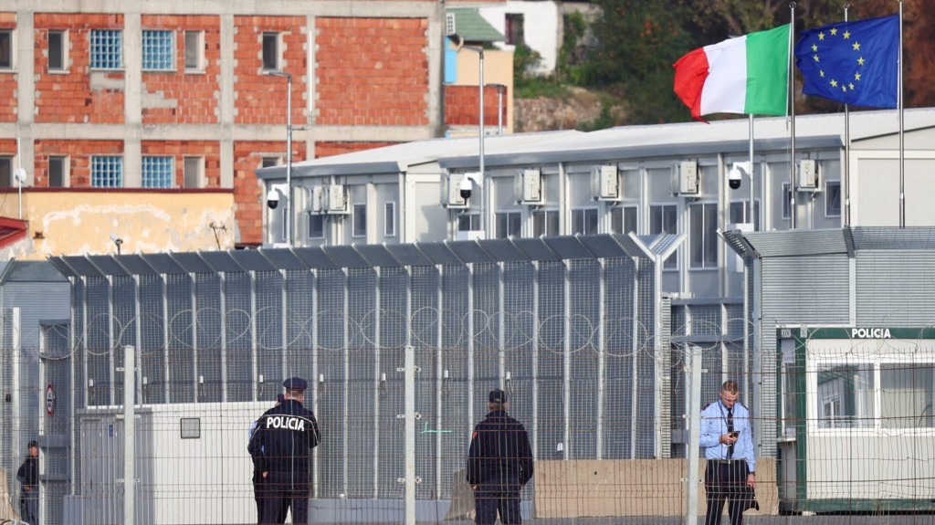 Ναυάγιο για Μελόνι με τα κέντρα μεταναστών στην Αλβανία – Το προσωπικό επιστρέφει στην Ιταλία