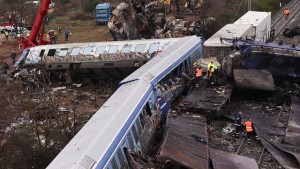 Τέμπη: Εξώδικο στην Εισαγγελία Λάρισας από συγγενείς θυμάτων για τις εκταφές