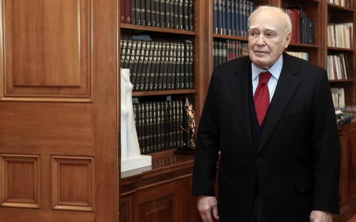 Πέθανε ο πρώην Πρόεδρος της Δημοκρατίας Κάρολος Παπούλιας