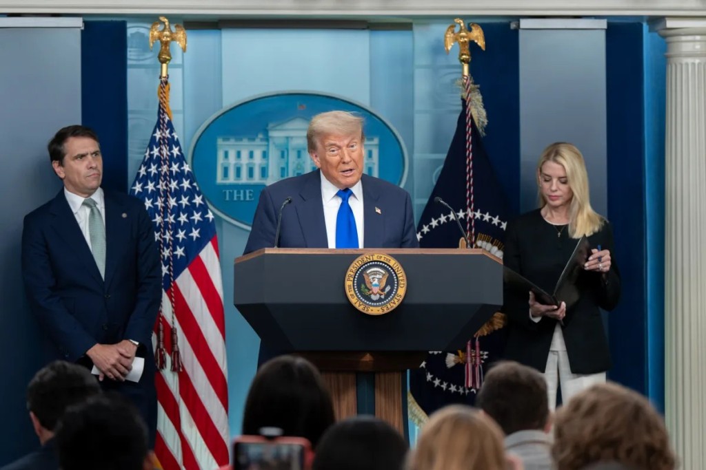 Ντ.Τραμπ live: «Είμαστε έτοιμοι να εξαπολύσουμε και δεύτερη πολύ μεγαλύτερη επίθεση, αν χρειαστεί»