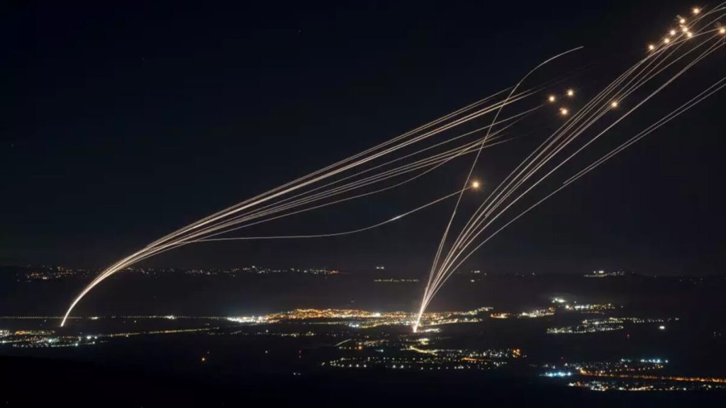 Νέο κύμα ισραηλινών βομβαρδισμών στο Ιράν: Κτυπήθηκε διυλιστήριο πετρελαίου στη Τεχεράνη (βίντεο)