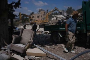 ΗΠΑ – Ιράν: Βομβαρδισμοί, μπλόκο στο πετρέλαιο και απειλές για ολοκληρωτικό πόλεμο