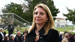 Μ.Καρυστιανού κατά Λ.Κοβέσι: «Κακώς δεν άσκησε ποινικές ευθύνες σε Έλληνες υπουργούς για τα Τέμπη»