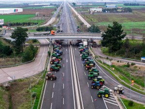 Αγροτικές κινητοποιήσεις: Συλλαλητήριο στην Αθήνα την Τρίτη την ώρα της συνάντησης με Μητσοτάκη – Τι ισχύει με τα μπλόκα