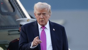 Ντ.Τραμπ: «Ο Ζελένσκι πρέπει να συνάψει συμφωνία με τη Ρωσία για να σταματήσει αυτός ο πόλεμος»