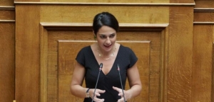 Δόμνα Μιχαηλίδου: 2.000 ευρώ για κάθε παιδί που γεννιέται – Δεν θα κοπεί κανένα επίδομα!