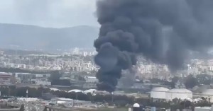 Βίντεο: Στις φλόγες τα διυλιστήρια και η βιομηχανική ζώνη της Χάιφα μετά από σφοδρή ιρανική επίθεση