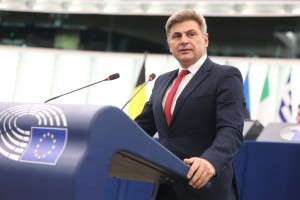 Νικόλας Φαραντούρης: Ποιοι κρύβονται πίσω απ' τα funds. Αίτημα προς SSM και ΕΚΤ